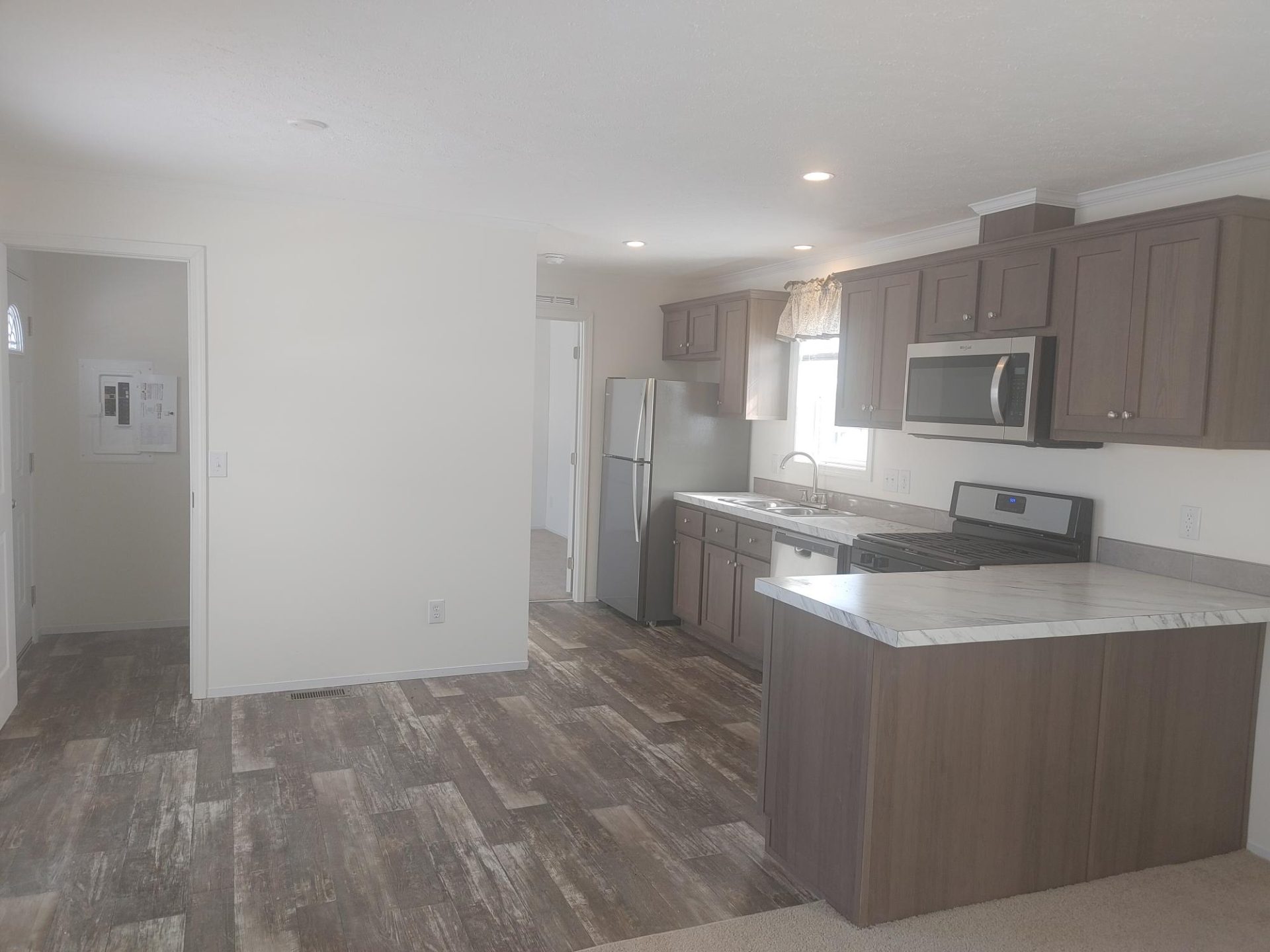 16 Chestnut Dr Hamlin NY 14464